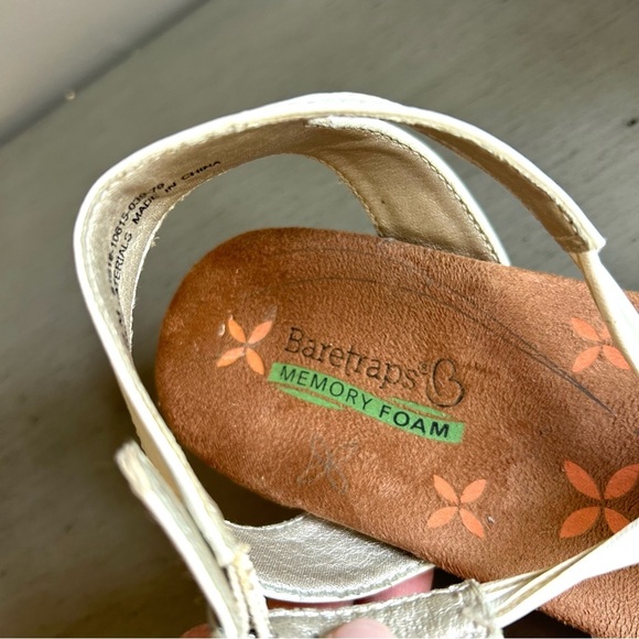 BareTraps Hallee Women Wedge White Ankle Strappy Sandals Sz 8 Boho Faux Leather - Picture 8 of 9